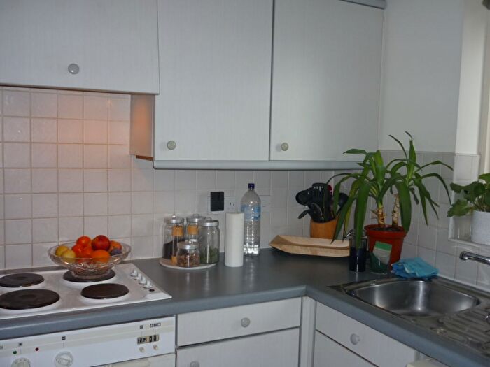 1 Bedroom Flat To Rent In Wenlock Gardens, Hendon, NW4