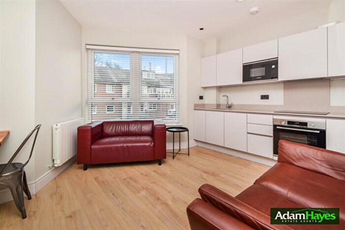 1 Bedroom Apartment To Rent In Gruneisen Road, Finchley Central, N3