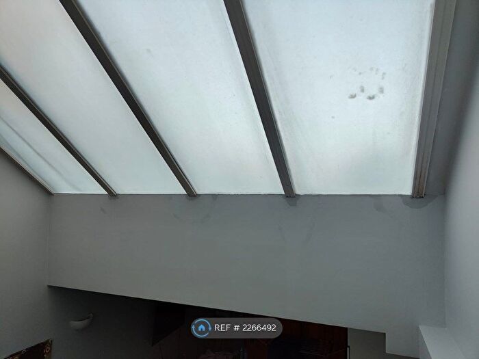 2 Bedroom Semi-Detached House To Rent In Hurlock Street, London, N5