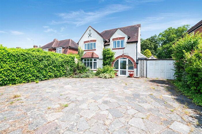 4 Bedroom Detached House For Sale In Tumblewood Road, Banstead, SM7