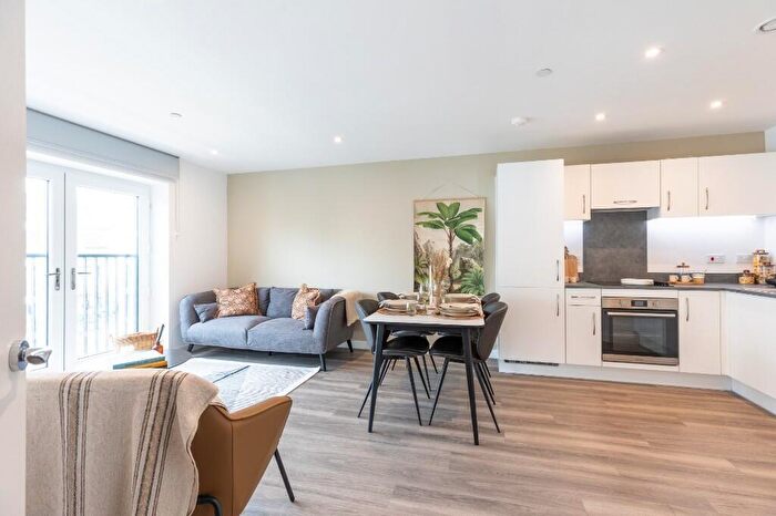 2 Bedroom Flat To Rent In Flat, Marina Place, Birmingham, B16