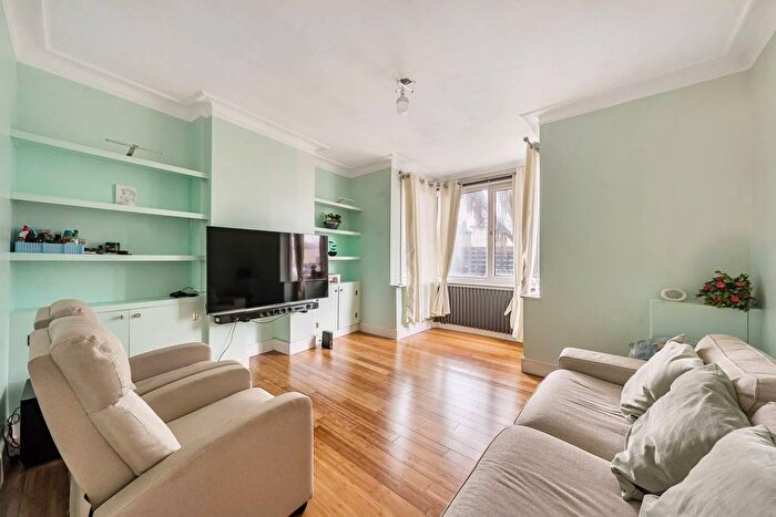 3 Bedroom Semi-detached House For Sale In Harlington Road East, Feltham, TW13