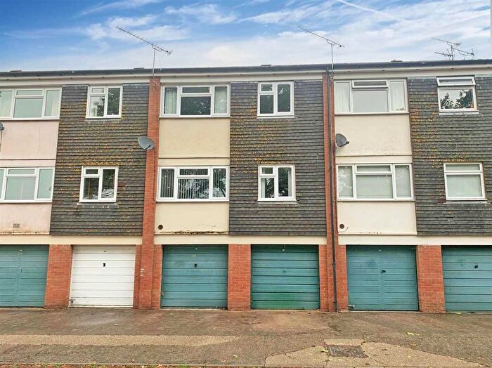 3 Bedroom Terraced House For Sale In Woburn Road, Yeovil, BA21