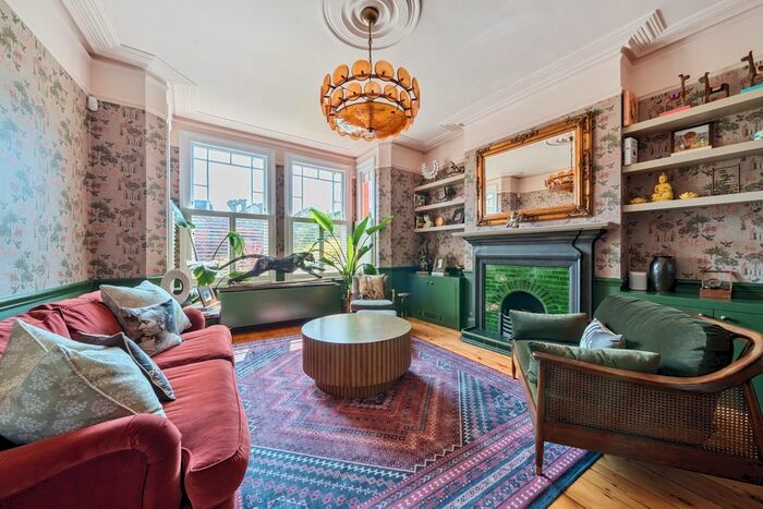 5 Bedroom Flat To Rent In Redston Road, London, N8