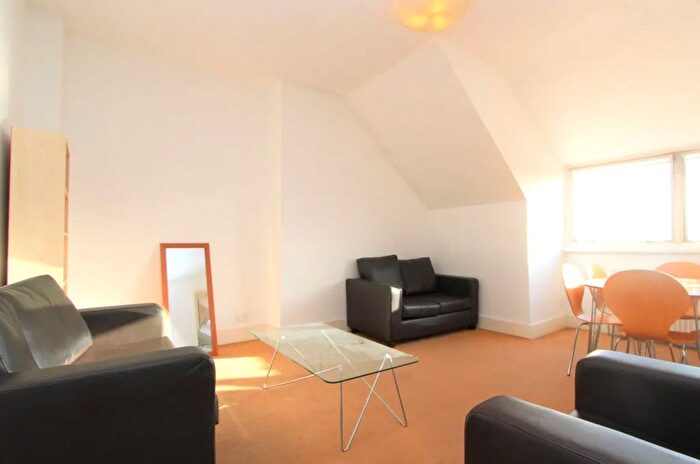 1 Bedroom Flat To Rent In Church Crescent, Muswell Hill, London, N10