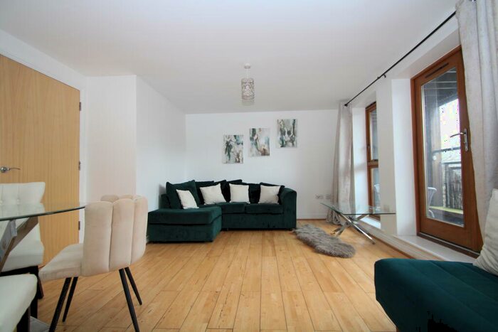 2 Bedroom Flat To Rent In Innerd Court, Clarke Close, Croydon, Surrey, CR0