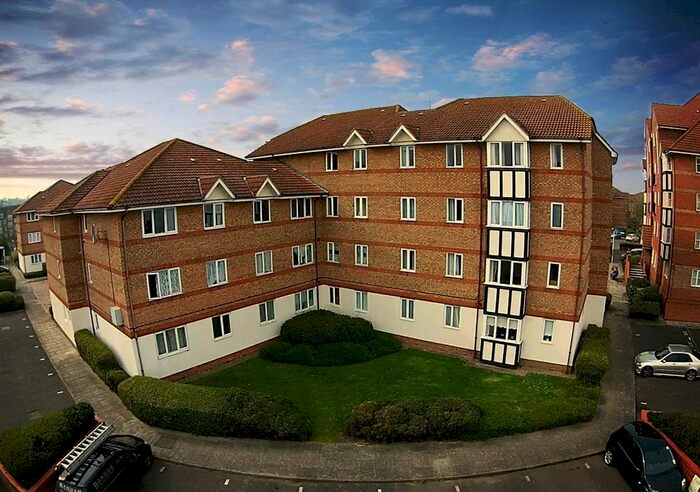2 Bedroom Flat To Rent In Chandlers Drive, Erith, Kent, DA8
