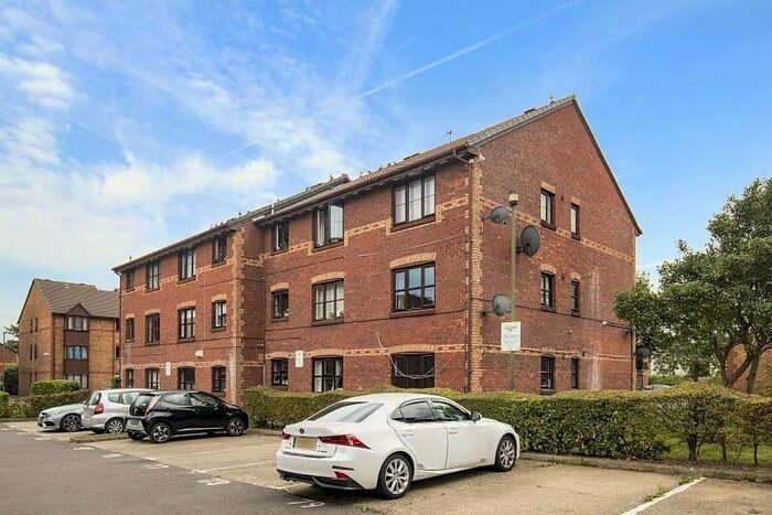 1 Bedroom Flat To Rent In Lowry Crescent, Mitcham, CR4