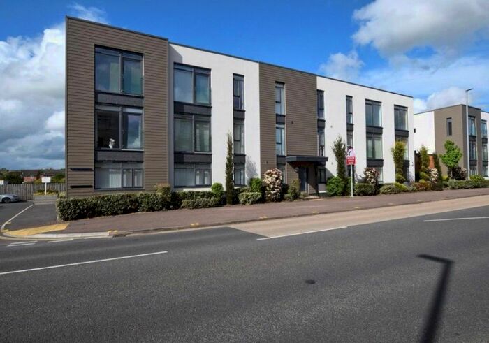 2 Bedroom Flat To Rent In Cunningham Court, Taunton, TA1