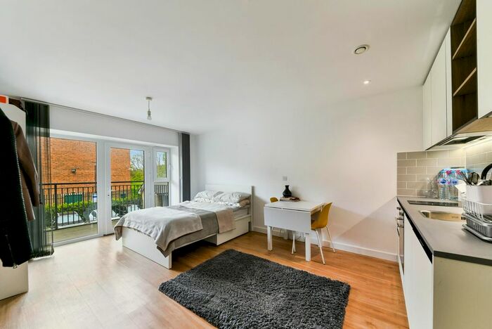 Studio To Rent In Fairbank House, London, NW9