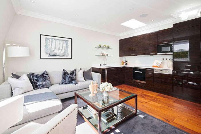 1 Bedroom Flat To Rent In Kensington Gardens Square, London, Uk, W2