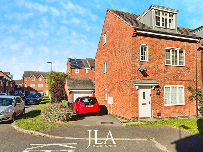 4 Bedroom Semi-Detached House To Rent In Erringtons Close, Oadby, Leicester, LE2