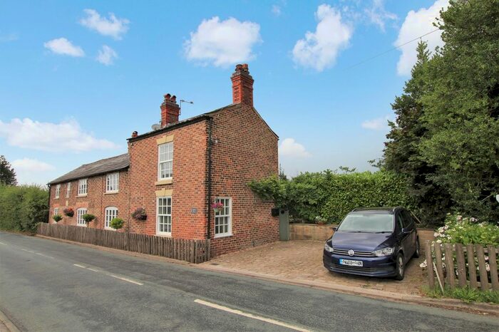 3 Bedroom Detached House For Sale In Woodhouse Lane, Dunham Massey, Altrincham, WA14