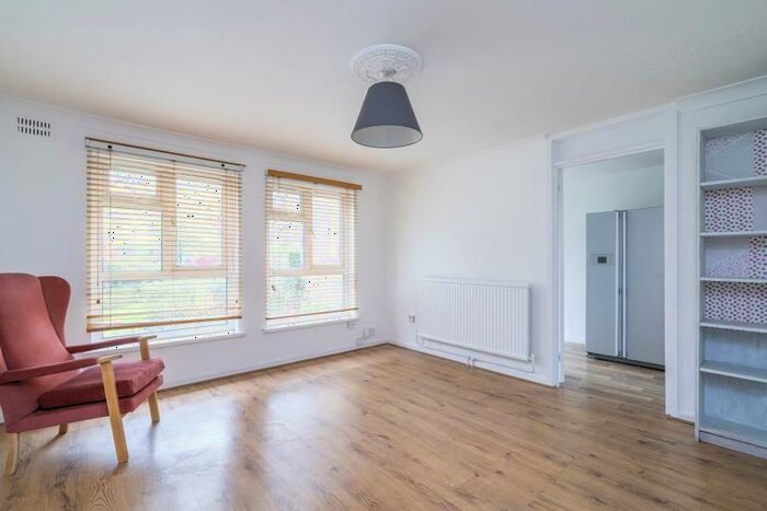 2 Bedroom Flat To Rent In Cheriton Close, London, W5