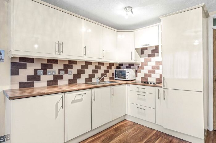 1 Bedroom Flat To Rent In Veronica Gardens, London, SW16