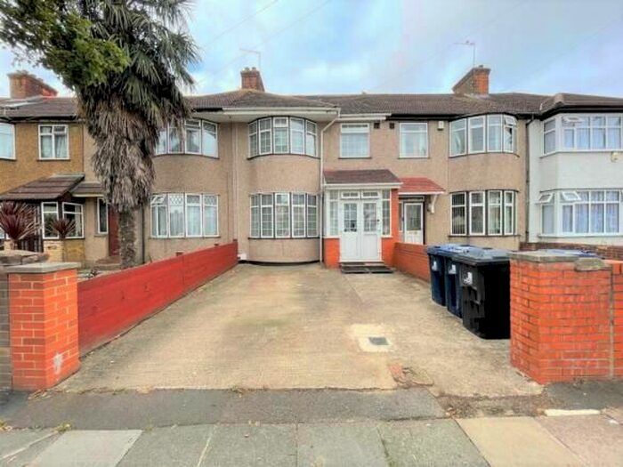 4 Bedroom Property To Rent In Cornwall Avenue, Southall, UB1