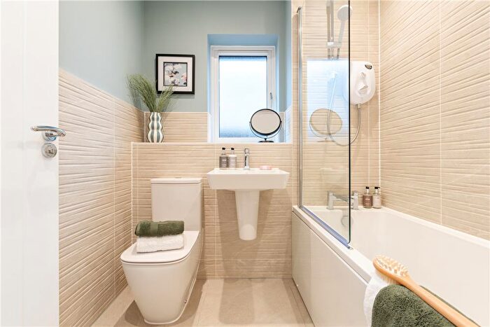 3 Bedroom Detached House For Sale In Morton Way, Thornbury, BS35