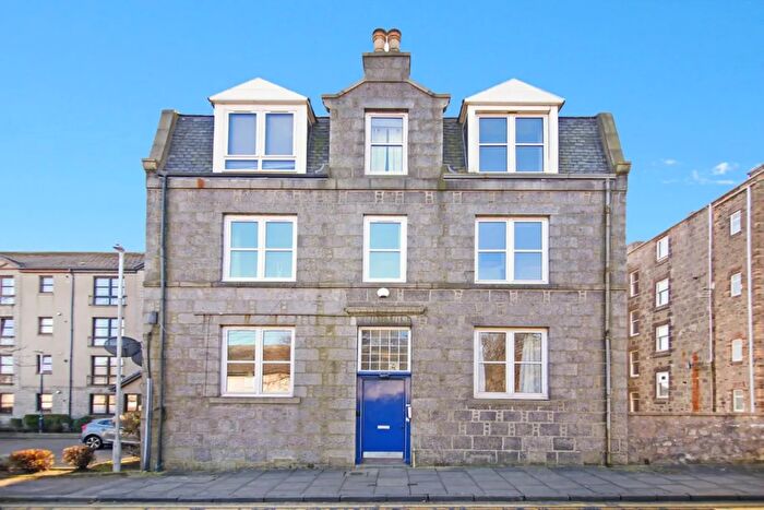 2 Bedroom Flat To Rent In Roslin Place, Aberdeen, AB24