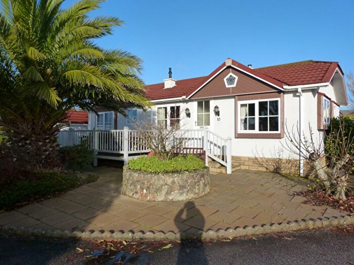 2 Bedroom Park Home For Sale In Glenleigh Park, Sticker, PL26