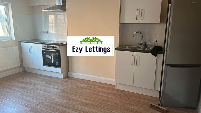 3 Bedroom Flat To Rent In Kingston Road, New Malden, KT3