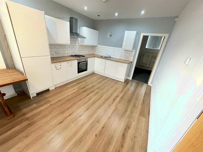 2 Bedroom Apartment To Rent In Middle Hillgate, Hillgate, Stockport, SK1