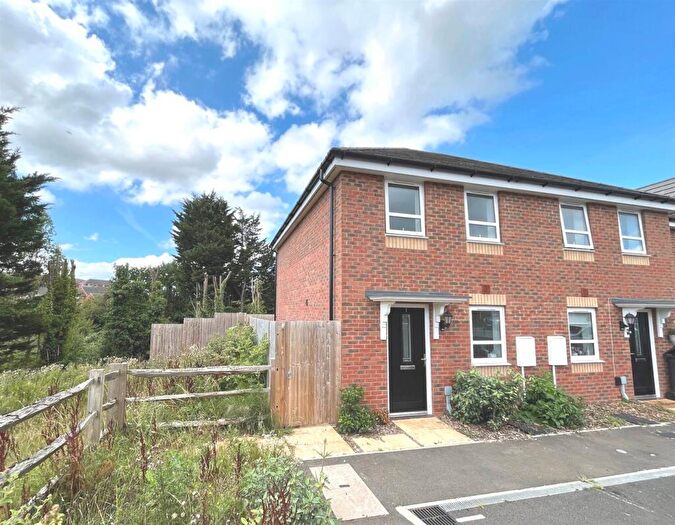 2 Bedroom End Of Terrace House For Sale In Larkspur Close, Newport, PO30