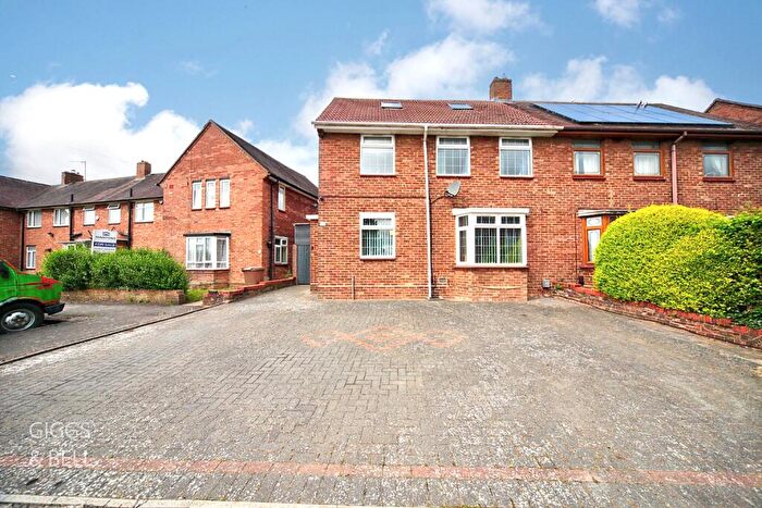 6 Bedroom Semi Detached House For Sale In Cowridge Crescent, Luton, Bedfordshire, LU2