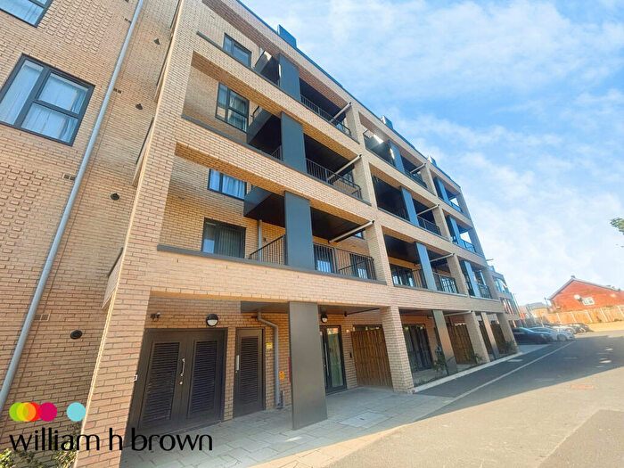 3 Bedroom Flat To Rent In High Road, Romford, RM6
