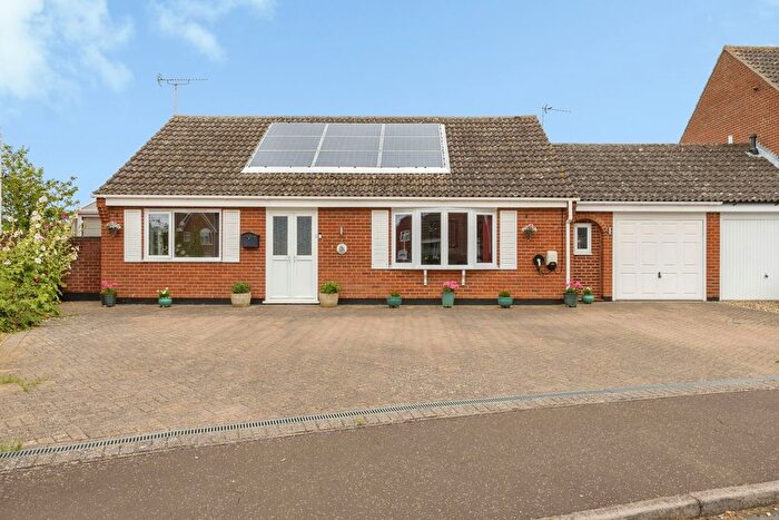 3 Bedroom Bungalow For Sale In Conyers, Wymondham, Norfolk, NR18