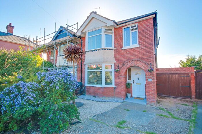 3 Bedroom Semi Detached House For Sale In Bitterne Park! Ft Garage! Wow Factor Kitchen Diner!, SO18