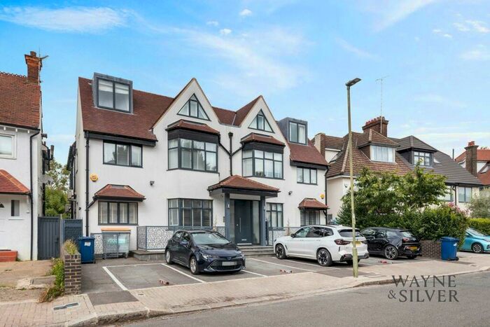 2 Bedroom Apartment To Rent In Middleton Road, Golders Green, London, NW11