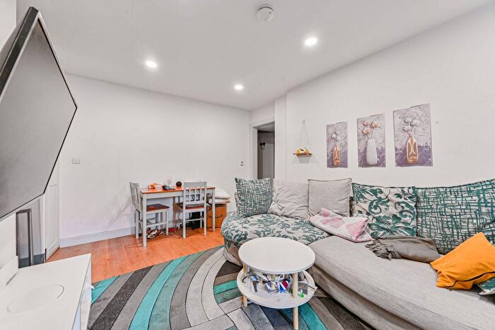 2 Bedroom Flat To Rent In Sydenham Road, Croydon, CR0