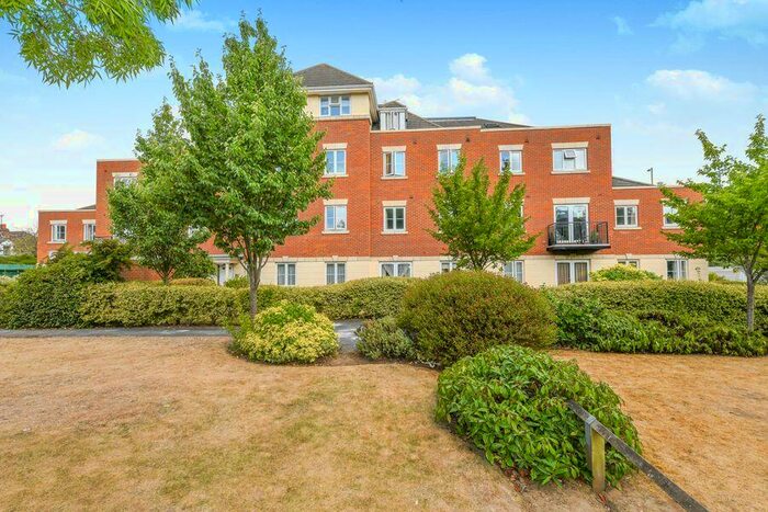 2 Bedroom Apartment To Rent In Swan Court, GU17