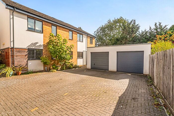 4 Bedroom Semi-Detached House For Sale In Mallards Reach, Thatcham, Berkshire, RG19