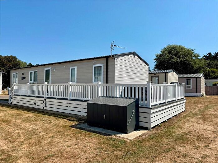 3 Bedroom Park Home For Sale In Shorefield Park, Near Milford On Sea, Hampshire, SO41