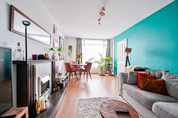 2 Bedroom Maisonette To Rent In Stanford Place, London, Elephant And Castle, London, SE17