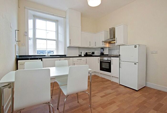 3 Bedroom Flat To Rent In Meadowside, City Centre, Dundee, DD1