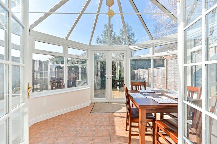 2 Bedroom Maisonette For Sale In Elm Grove, Wimbledon, London, SW19