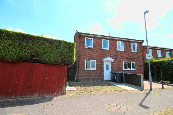 2 Bedroom End Of Terrace House To Rent In Branton Close, Luton, Bedfordshire, LU2