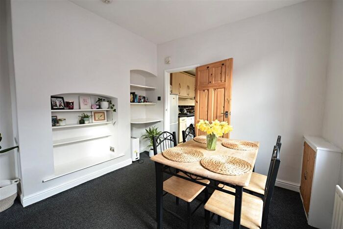 2 Bedroom End Of Terrace House To Rent In Chatsworth Terrace, York, YO26