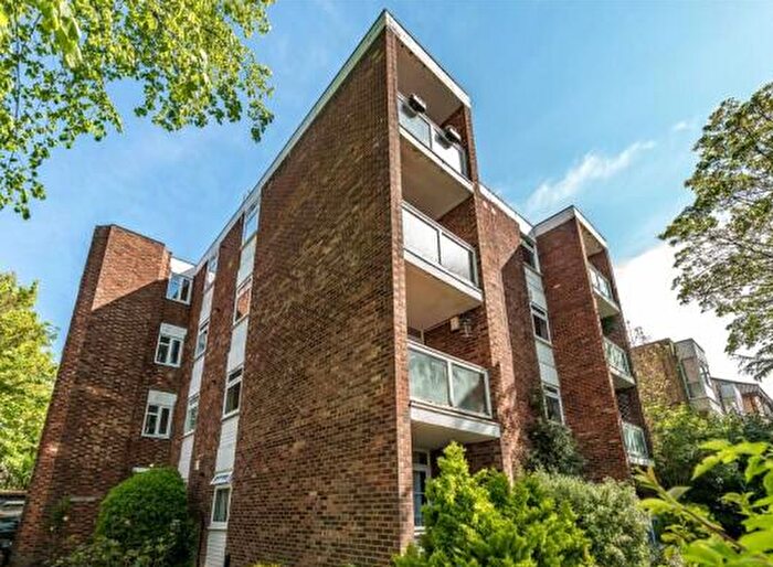 2 Bedroom Flat To Rent In Albemarle Road, Beckenham, BR3