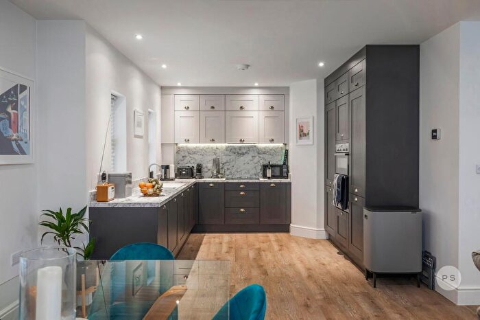 2 Bedroom Flat For Sale In Beechwood, Pinewood Road, Branksome Park, Poole, BH13