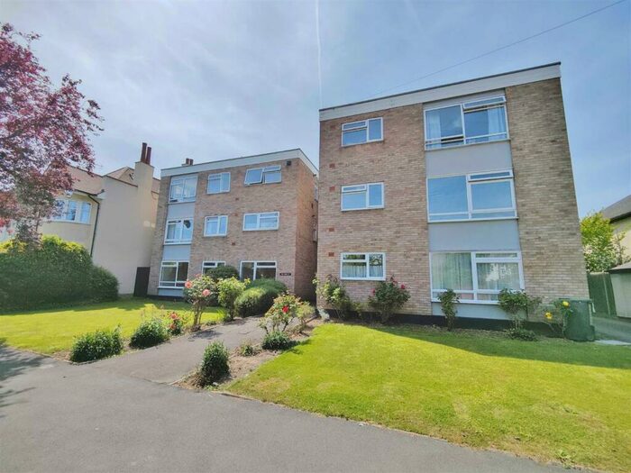 2 Bedroom Flat To Rent In Salisbury Road, Leigh-on-sea, SS9