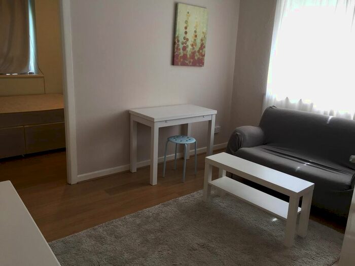 1 Bedroom Flat To Rent In Griffin Court, West Drive, Edgbaston, Birmingham, B5