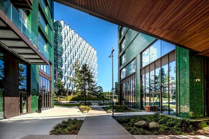 3 Bedroom Apartment To Rent In Embassy Gardens, London, SW11