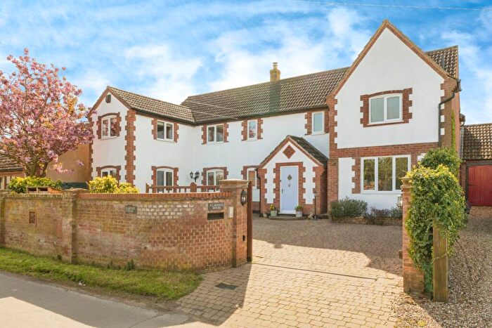 4 Bedroom Detached House For Sale In Snetterton North End, Snetterton, Norwich, NR16