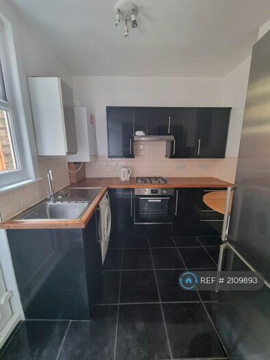 3 Bedroom Terraced House To Rent In Park View Road, London, N17