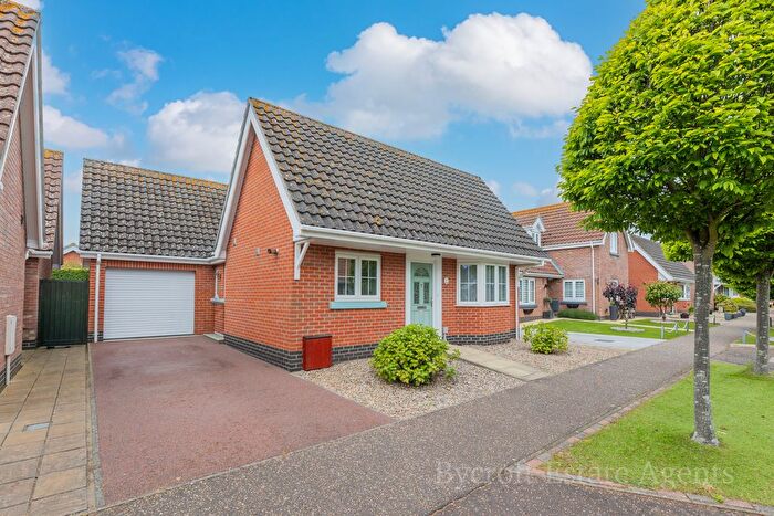 2 Bedroom Detached Bungalow For Sale In Cherry Tree Avenue, Martham, NR29