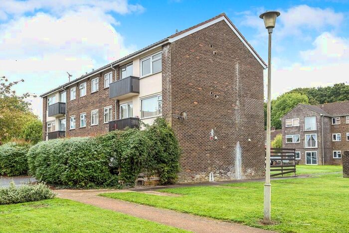 1 Bedroom Flat To Rent In Crombie Close, Waterlooville, Hampshire, PO8