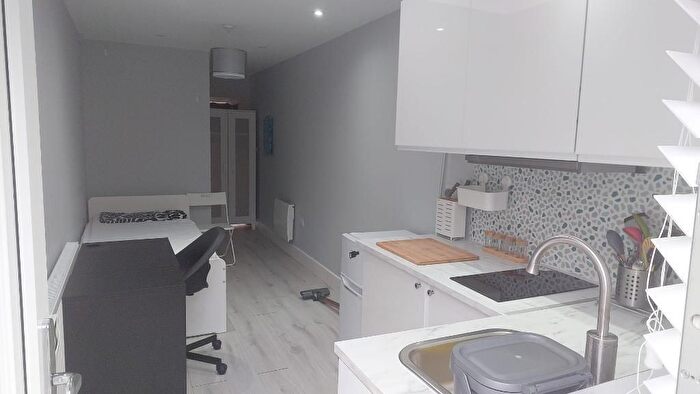 Studio To Rent In Andrews Close, Harrow, London, HA1